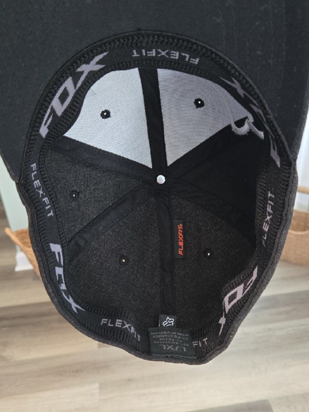 Fox mens Black Hat with White Fox Head Logo - Picture 5 of 6